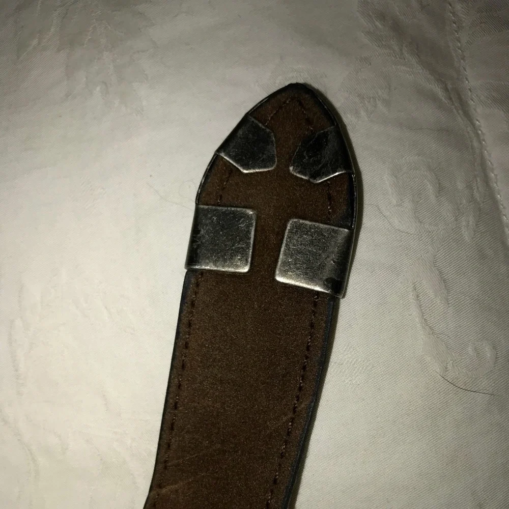N/A three brown